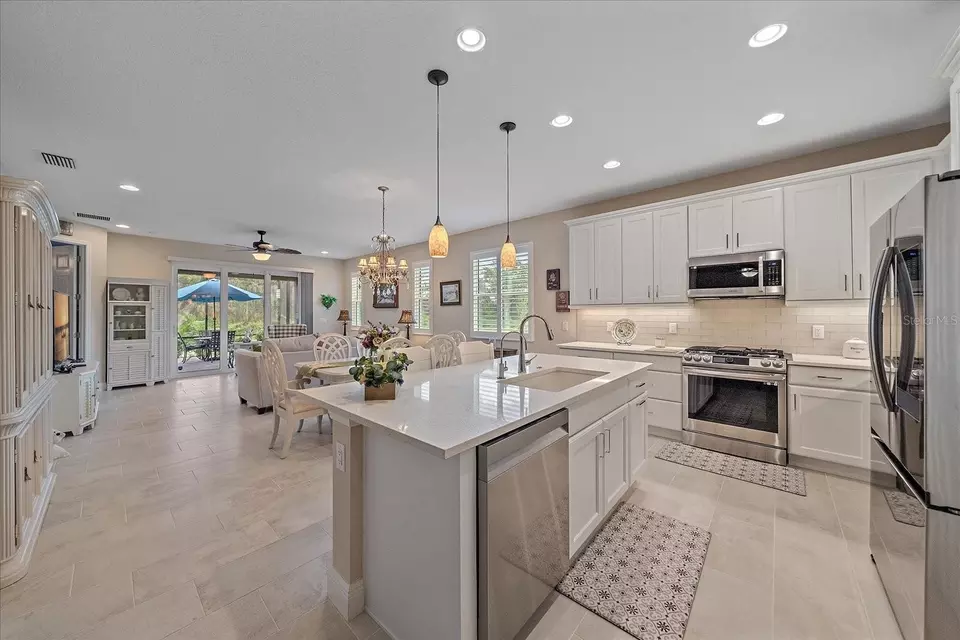 Kitchen - 4149 Golden Creek Ter, Parrish, FL 34219 photo 5 of 6