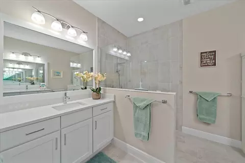 Bath - 4149 Golden Creek Ter, Parrish, FL 34219 photo 1 of 3