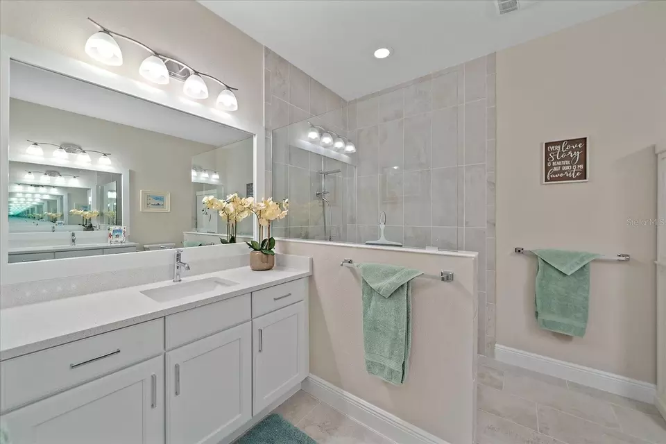 Bath - 4149 Golden Creek Ter, Parrish, FL 34219 photo 1 of 3