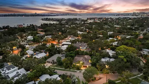 1757 Oval Dr S, Sarasota, FL 34239