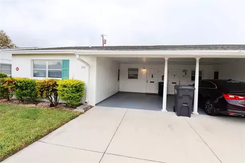 5981 Hibiscus Dr, Bradenton, FL 34207