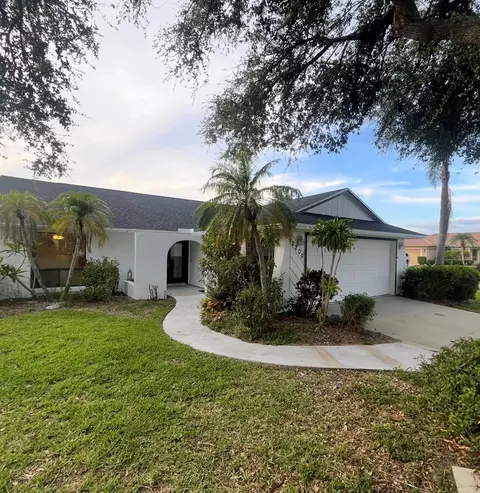 2200 E Village Ct, Venice, FL 34293