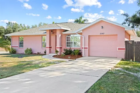 2207 5th St E, Bradenton, FL 34208