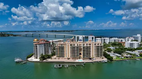 464 Golden Gate Pt #702, Sarasota, FL 34236