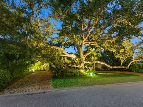 2511 Goldenrod St, Sarasota, FL 34239
