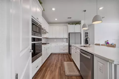 Kitchen - 11237 Rolling Fork Trl, Parrish, FL 34219 photo 4 of 4