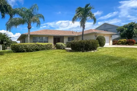 5207 88th St W, Bradenton, FL 34210