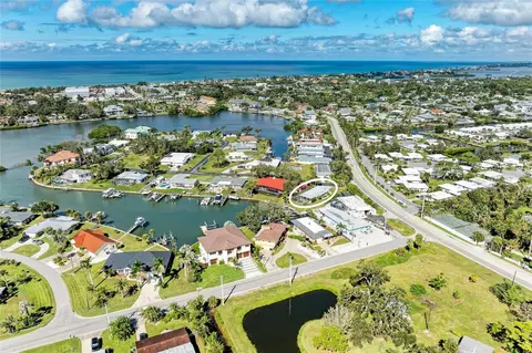 136 Bayview Dr, Nokomis, FL 34275