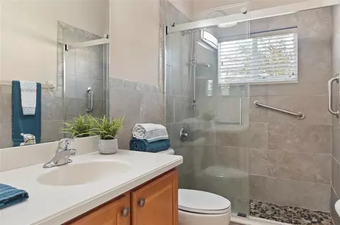 Bath - 8746 Stone Harbour Loop, Bradenton, FL 34212 photo 1 of 5