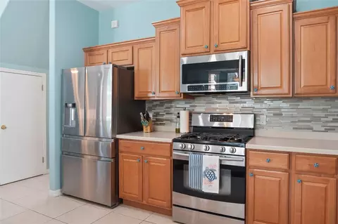 Kitchen - 8746 Stone Harbour Loop, Bradenton, FL 34212 photo 2 of 4