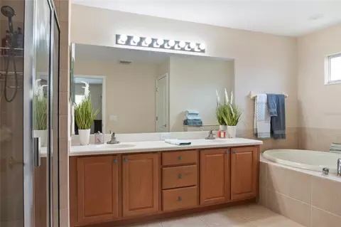 Bath - 8746 Stone Harbour Loop, Bradenton, FL 34212 photo 3 of 5