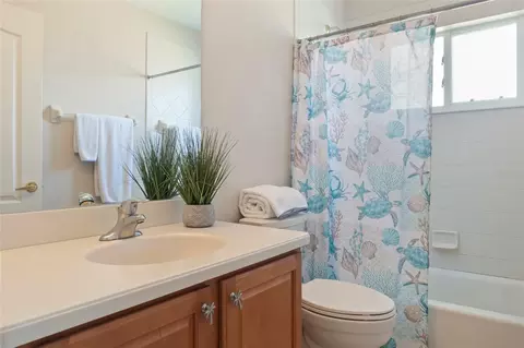 Bath - 8746 Stone Harbour Loop, Bradenton, FL 34212 photo 5 of 5