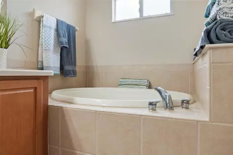 Bath - 8746 Stone Harbour Loop, Bradenton, FL 34212 photo 4 of 5