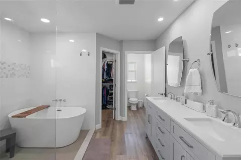 Bath - 744 Guild Dr, Venice, FL 34285 photo 3 of 4