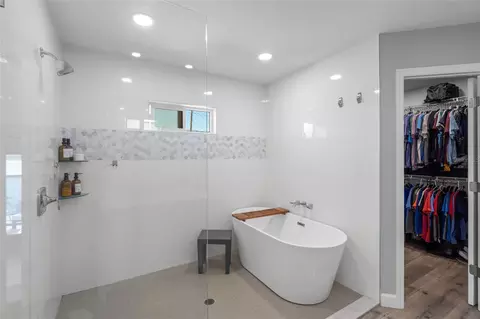 Bath - 744 Guild Dr, Venice, FL 34285 photo 2 of 4