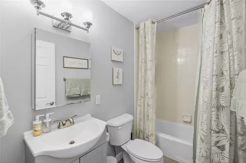 Bath - 744 Guild Dr, Venice, FL 34285 photo 4 of 4