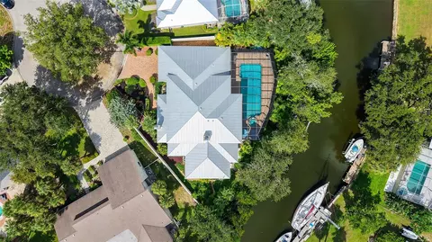 1887 Buccaneer Cir, Sarasota, FL 34231