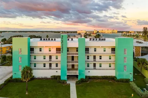 15305 1st St E #201, Madeira Beach, FL 33708
