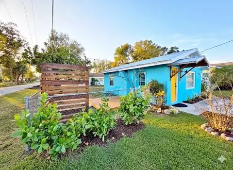 322 34th St W, Bradenton, FL 34205