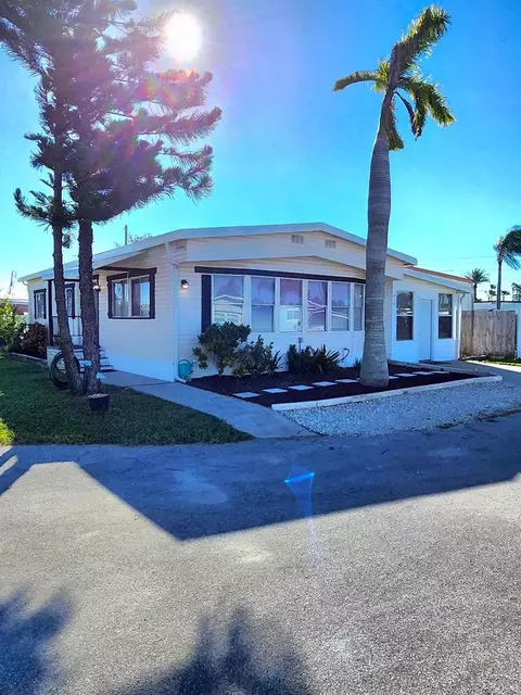 416 52nd Avenue Dr W, Bradenton, FL 34207