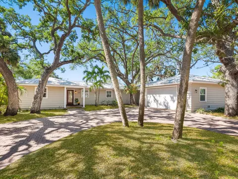 1248 Northport Dr, Sarasota, FL 34242
