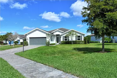 7744 Sandhill Lake Dr, Sarasota, FL 34241