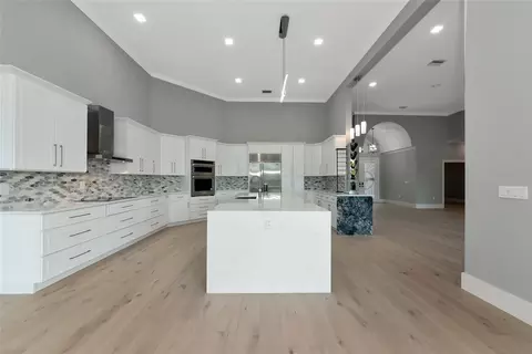 Kitchen - 600 Eagle Watch Ln, Osprey, FL 34229 photo 2 of 9
