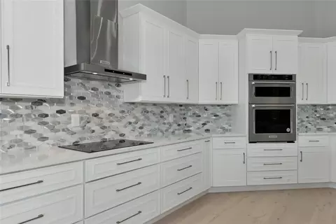 Kitchen - 600 Eagle Watch Ln, Osprey, FL 34229 photo 5 of 9