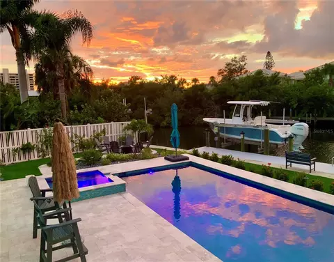262 Island Cir, Sarasota, FL 34242