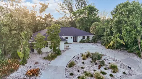 635 Tropical Cir, Sarasota, FL 34242