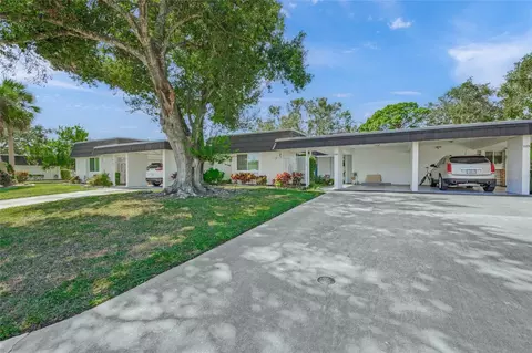 1325 Glen Oaks Dr E #133, Sarasota, FL 34232