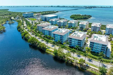 391 Aruba Cir #302, Bradenton, FL 34209