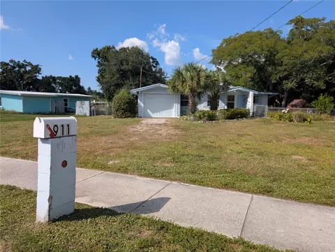 911 60th Ave W, Bradenton, FL 34207