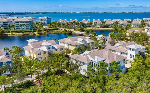339 Sapphire Lake Dr #101, Bradenton, FL 34209