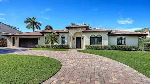 595 Bowsprit Ln, Longboat Key, FL 34228