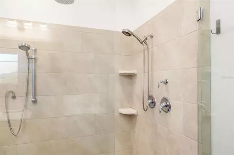 Bath - 1811 151st Ter E, Parrish, FL 34219 photo 3 of 7