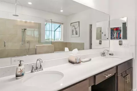 Bath - 1811 151st Ter E, Parrish, FL 34219 photo 4 of 7