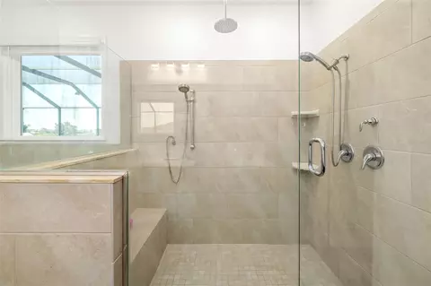 Bath - 1811 151st Ter E, Parrish, FL 34219 photo 2 of 7