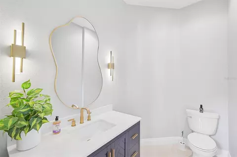 Bath - 854 Macewen Dr, Osprey, FL 34229 photo 7 of 10