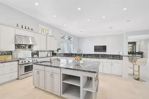 Kitchen - 854 Macewen Dr, Osprey, FL 34229 photo 5 of 8
