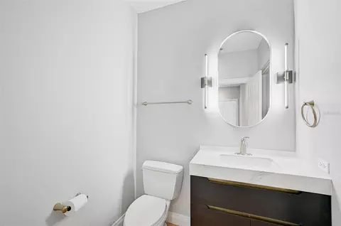 Bath - 854 Macewen Dr, Osprey, FL 34229 photo 10 of 10