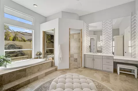 Bath - 854 Macewen Dr, Osprey, FL 34229 photo 3 of 10