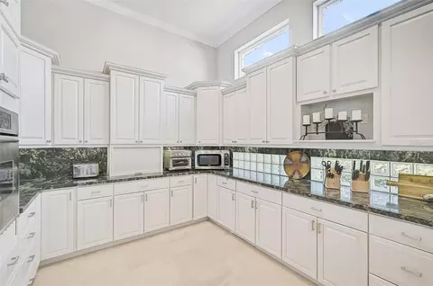 Kitchen - 854 Macewen Dr, Osprey, FL 34229 photo 6 of 8