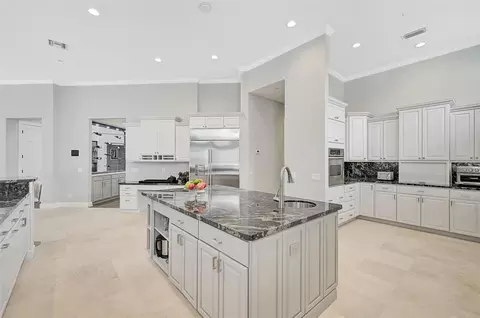 Kitchen - 854 Macewen Dr, Osprey, FL 34229 photo 3 of 8