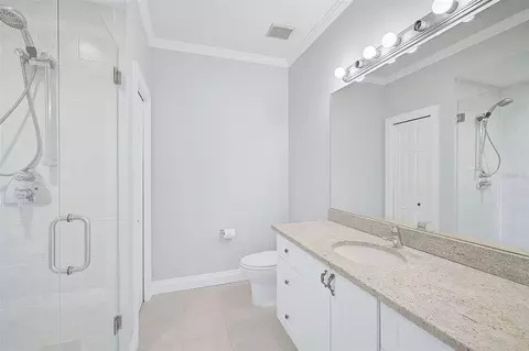 Bath - 854 Macewen Dr, Osprey, FL 34229 photo 9 of 10