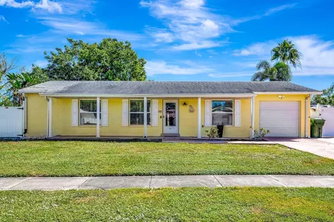 2601 39th St W, Bradenton, FL 34205