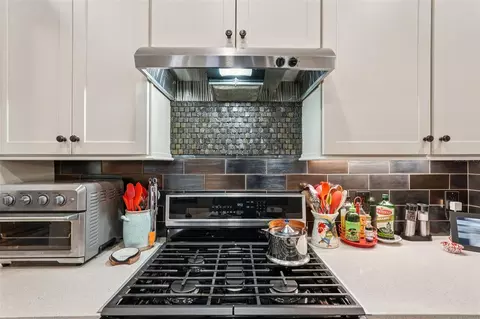 Kitchen - 17148 Hampton Falls Ter, Bradenton, FL 34202 photo 2 of 4