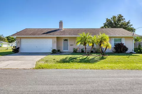 2404 Pine Ct, Nokomis, FL 34275