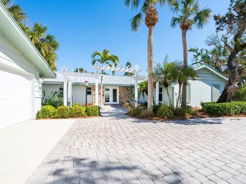 Exterior - 18 N Casey Key Rd, Osprey, FL 34229 photo 18 of 18