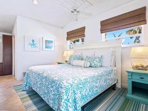 Bedroom - 18 N Casey Key Rd, Osprey, FL 34229 photo 1 of 4